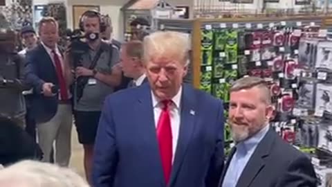 Trump stops and buys himself a new GLOCK today on his stop in SouthCarolina !