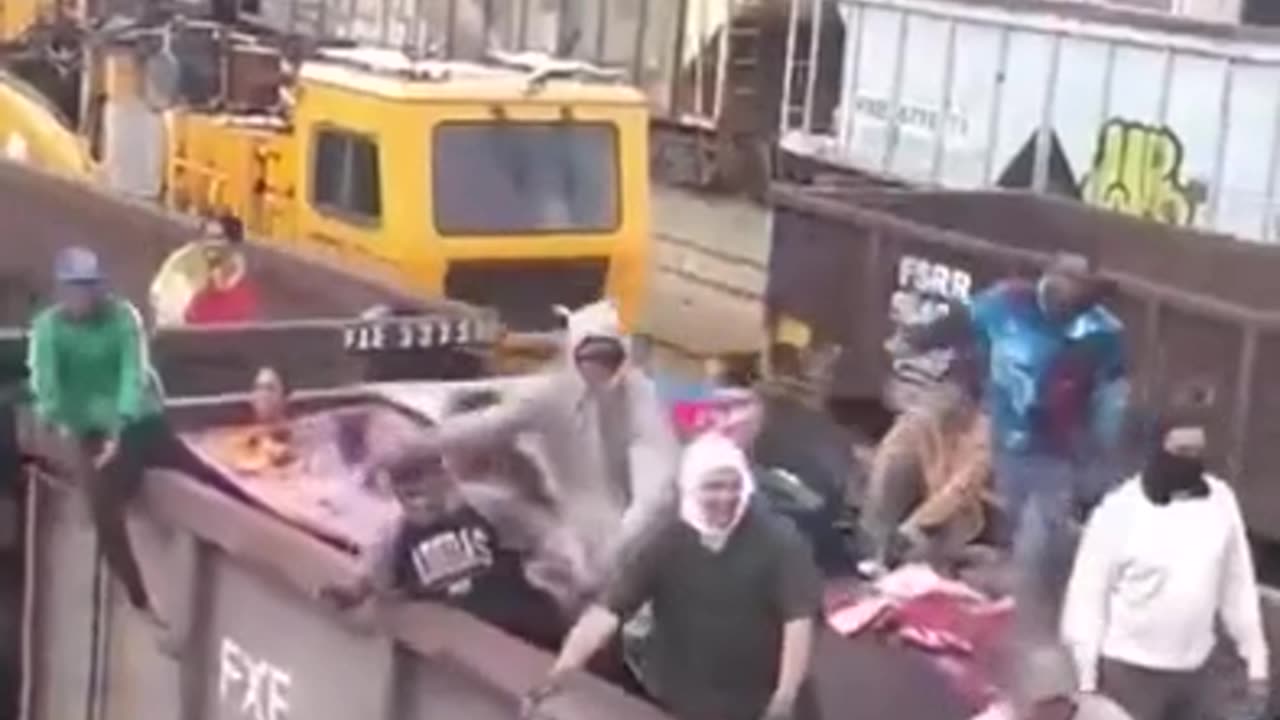 Train FULL Of Illegal Immigrants Headed To U.S Border