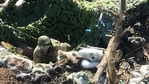 💥 Ukrainian Drone Operator's Precision Strike: Explosive Dropped on Russian Soldier in Trench | RCF