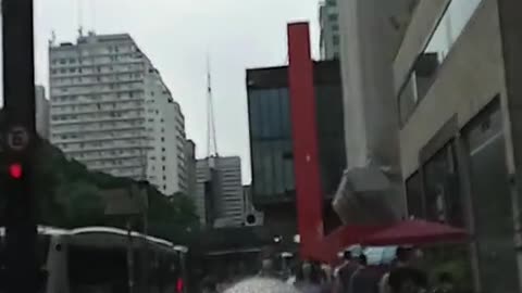 NA AV. PAULISTA, QUE INVEJA DOS RICOS