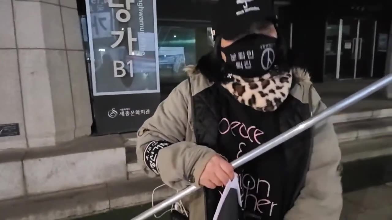 20201227_V3_S01(qgwxA9-FVZ8)2021년에는 어떤 상황_ 전망은_ 어찌 되든 돌파해야! 광화문 세종문화회관 앞에서