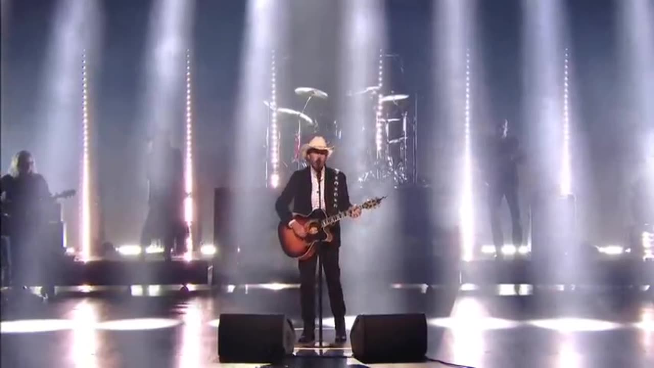 Toby Keith Performs 'Don’t Let the Old Man In' at the 2023 People's Choice C