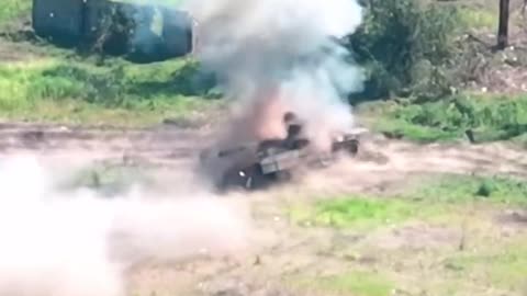 Ukrainian Drone Smashing into Tank's Turret at Ridiculous Speeds