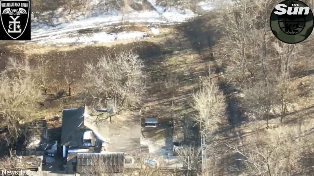 Russian soldiers flee hideout as Ukrainians shell them from above