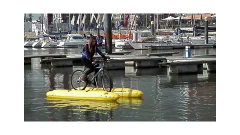 Bike on water | Bicicleta na água #shorts