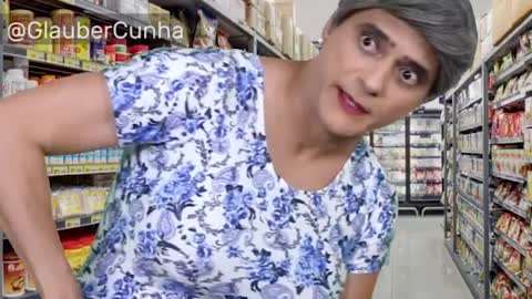 MÃE trabalhando no Supermercado