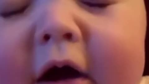 🥰Cute babies sneezing movement