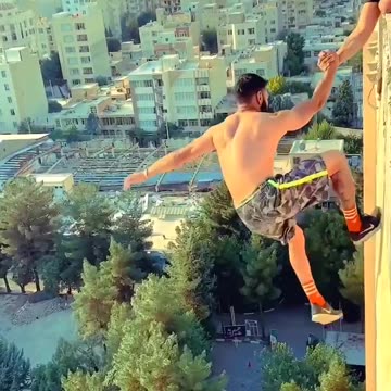 Drake jumps from 14th floor