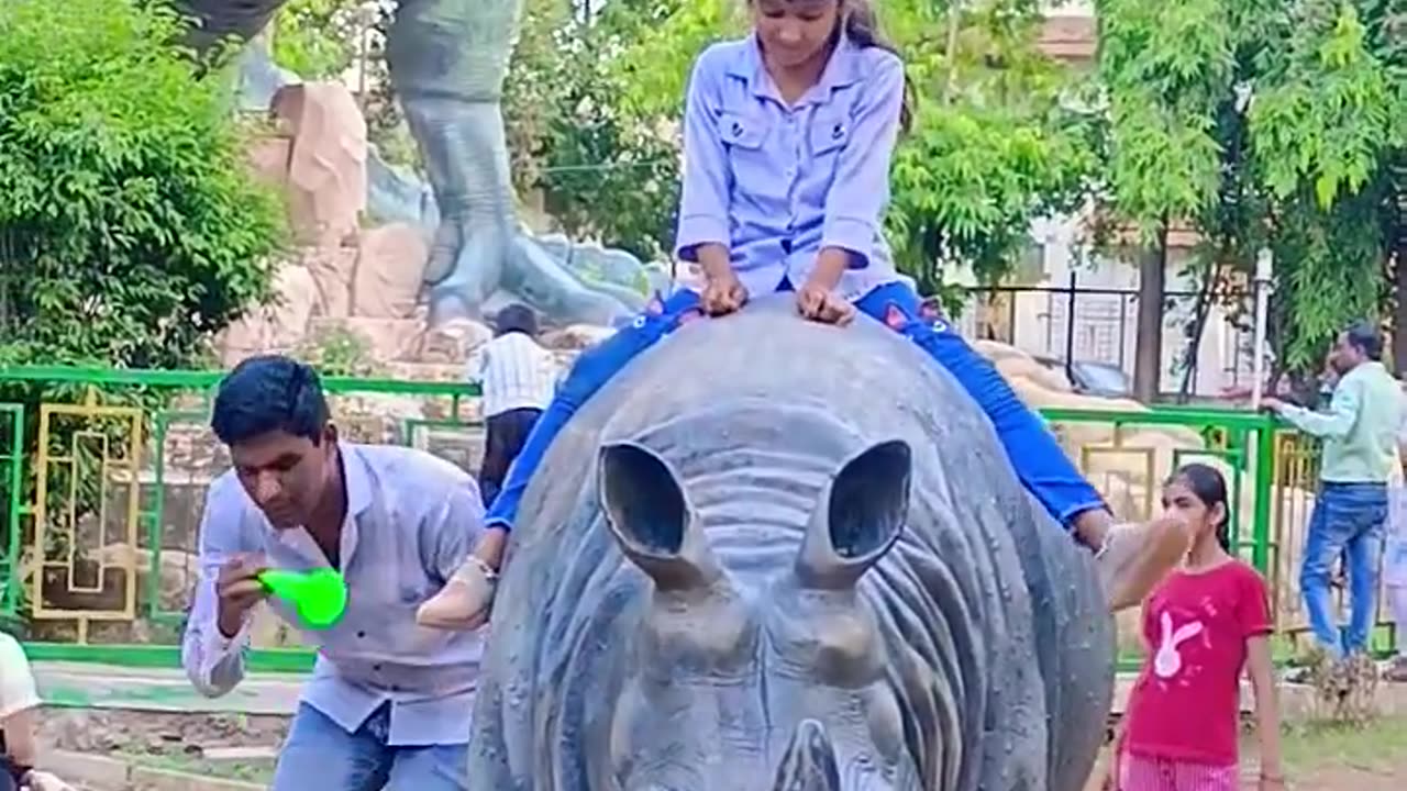 Rhino 🦏 horn prank 🤣#shorts