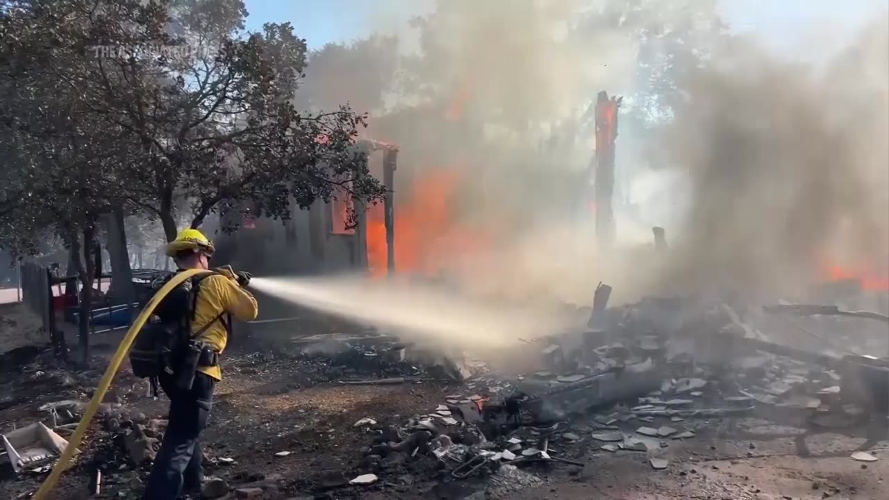 California Wildfires Force Thousands to Evacuate Amidst Heatwave