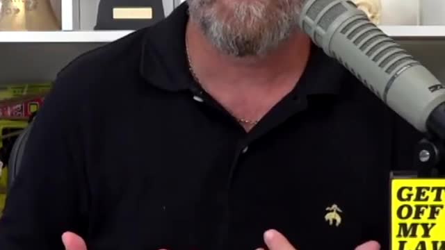 Gavin McInnes - Why photoshopping magazine models is a good thing