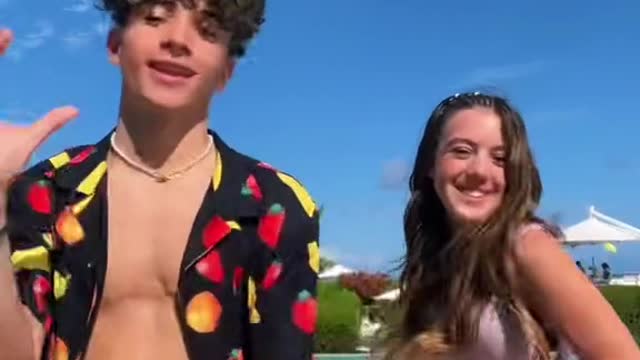 wait for the remix😩 which dance do you like better?