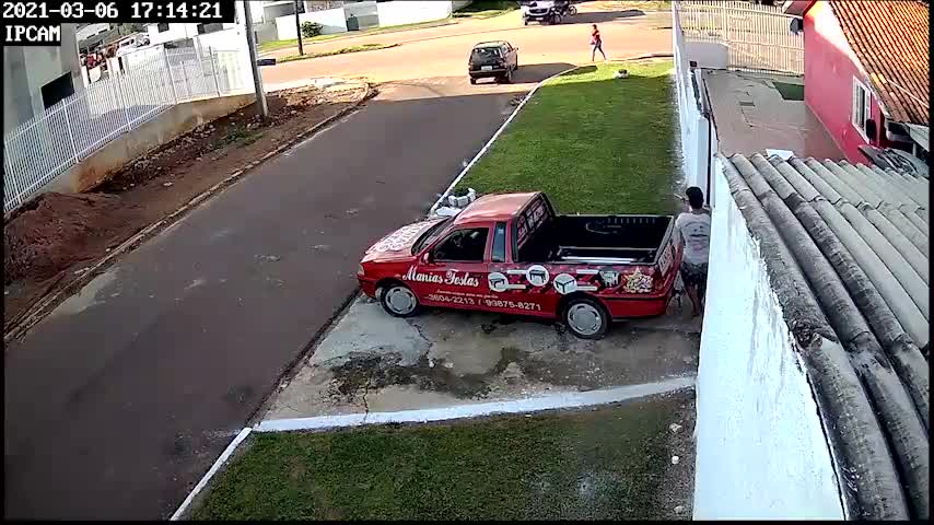 Motorcycles escape the accident and are standing