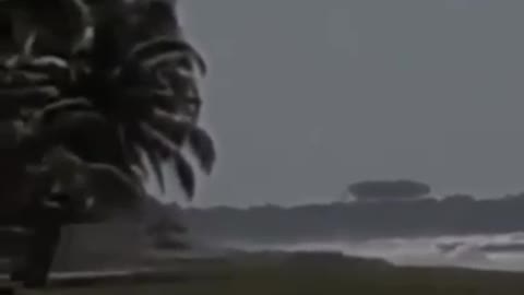 Nave spaziale abbandona la terra