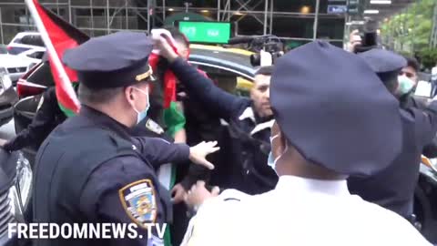 Clashes between pro-Israel and pro-Palestine people in New York City