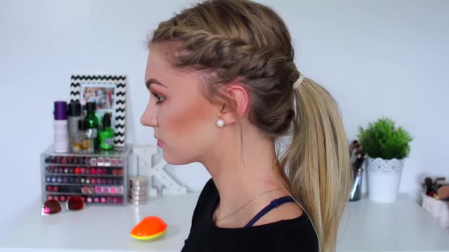 10 Cute and Easy Summer Hairstyles! Shake it up and dare to try something new!