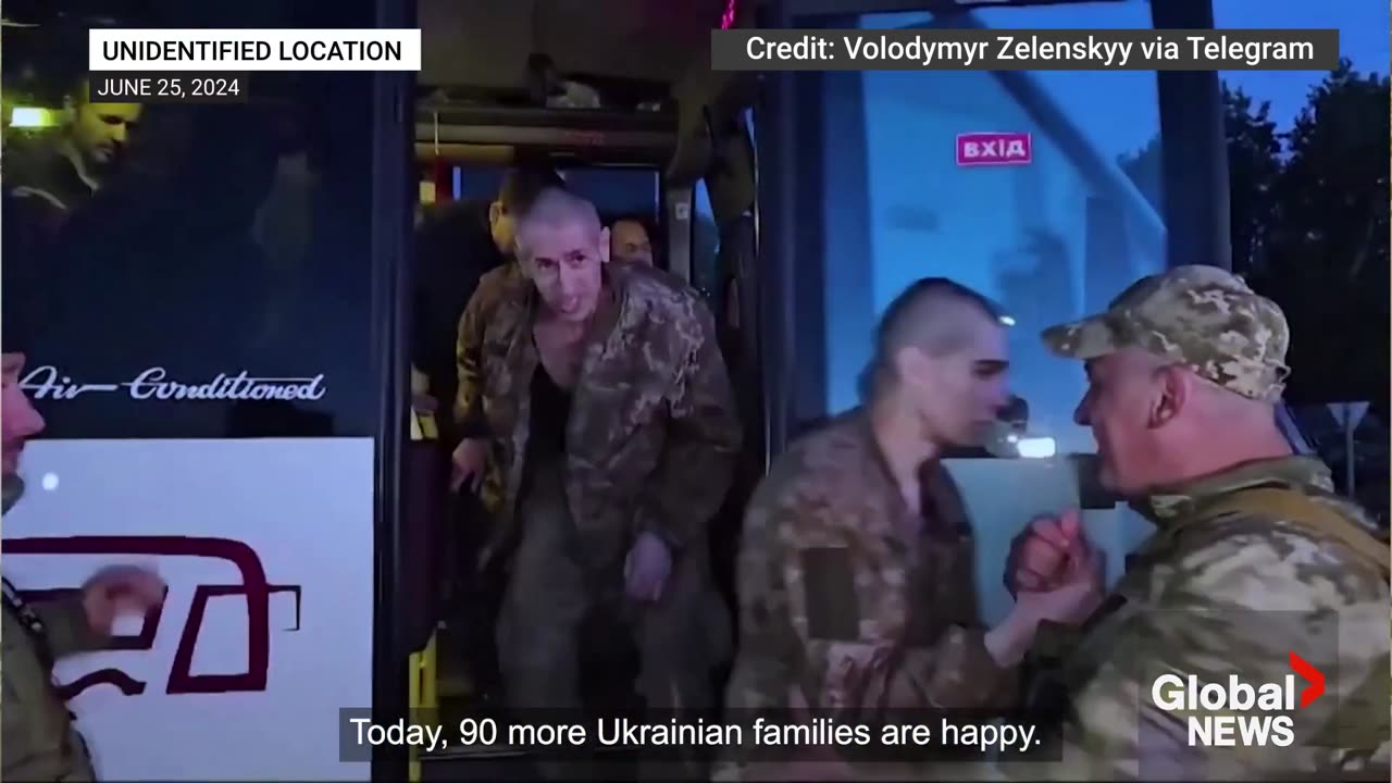 90 Russian, Ukrainian prisoners of war return home following prisoner swap