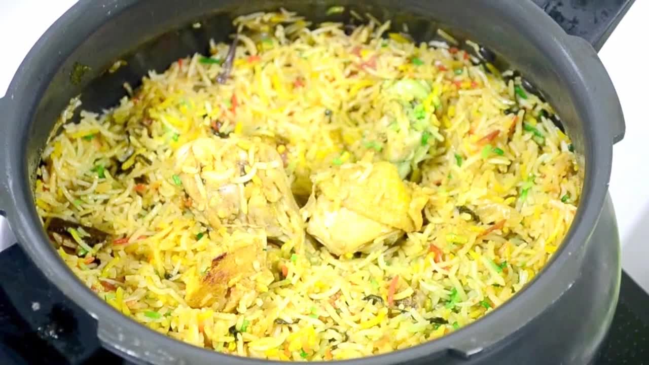 INDIAN FOOD - Chicken Biryani Muslim Style