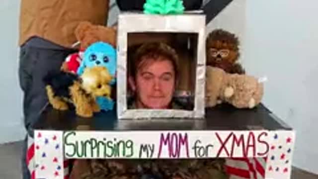He surprised his mom in the craziest way...❤