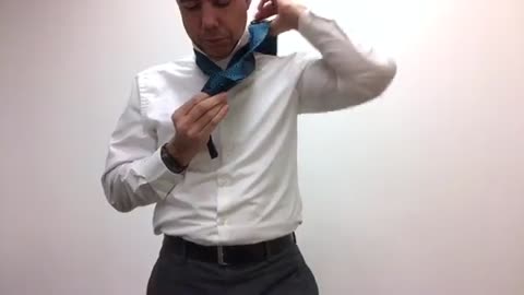 How to easily tie the Four in Hand Knot