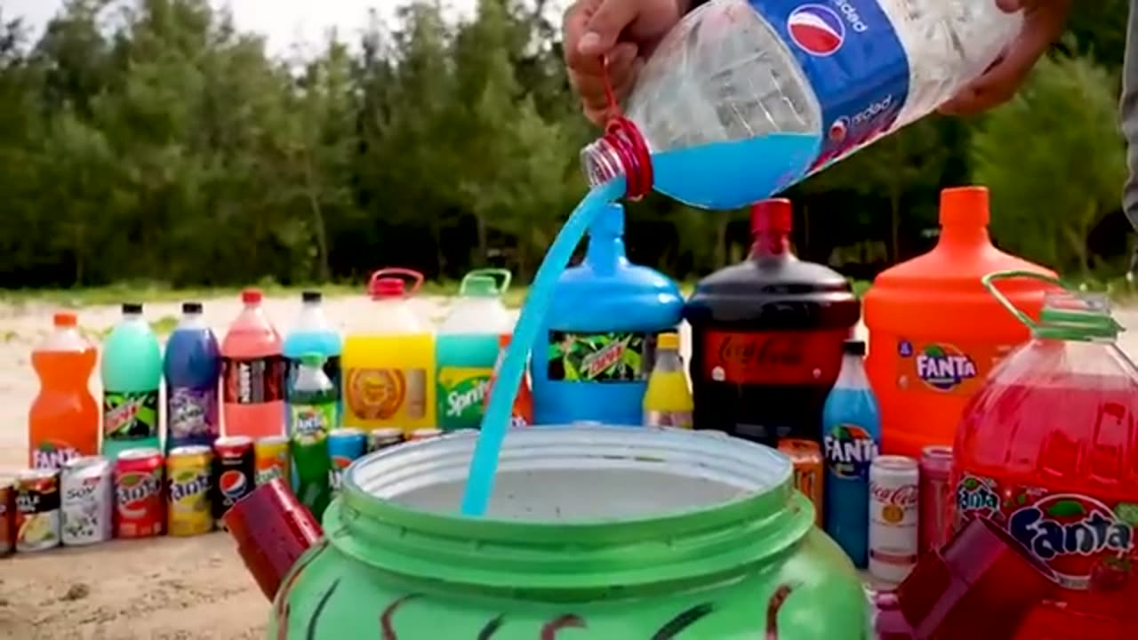 EXPERIMENT: Big Toothpaste Eruption from Giant Coca-Cola Rocket, Mtn Dew, Fanta