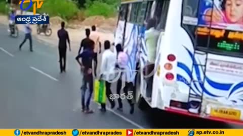 Woman Escaped from Road Accident | Thanjavur | Tamil Nadu