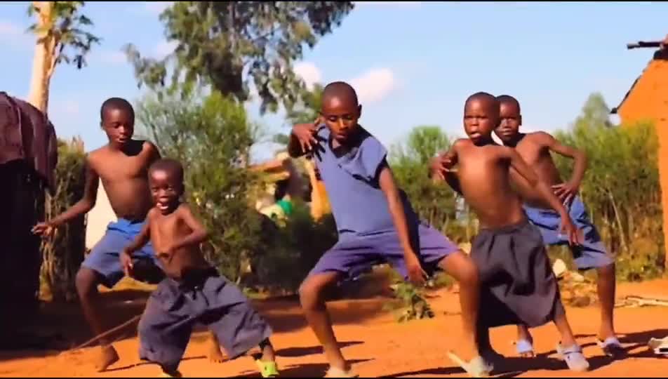 A group of happy children, wish them happy every day, bless them
