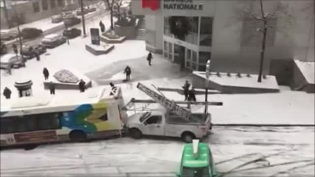 MONTREAL CANADA CRAZY FUNNY SNOW & ICE CAR ACCIDENT - Funny Pileup [2016-12-05] (Bonus Footage)