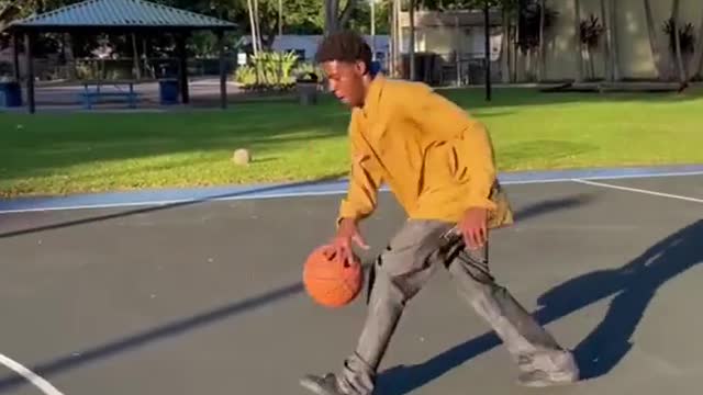 I HAVE FOUND KYRIE’S COACH 😵‍💫
