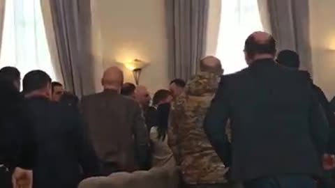 Охрана Бибилова пытается оказать физическое давление на депутатов