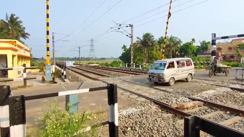 Dengerous Train & Road Crossing