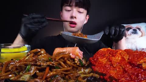 ASMR MUKBANG D-32 쟁반 짜장면 실비김치 통스팸 먹방 BLACK BEAN NOODLES &Silbi kimchi whole spam eatingsounds