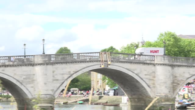 richmond bridge pan shot van raw 1