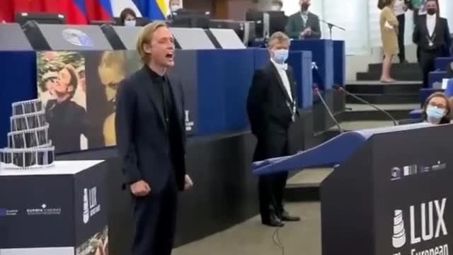 Bizarní vystoupení v Evropském parlamentu