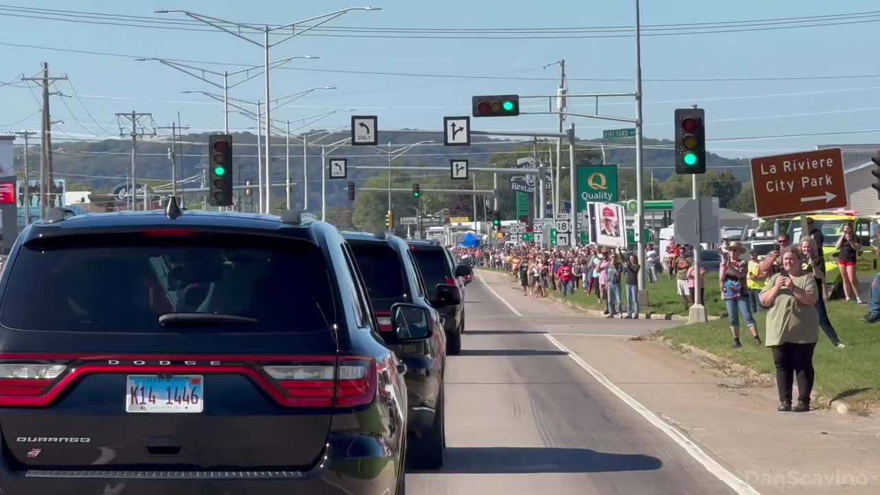 HCNN - President Trump arrives in Prairie du Chien, Wisco