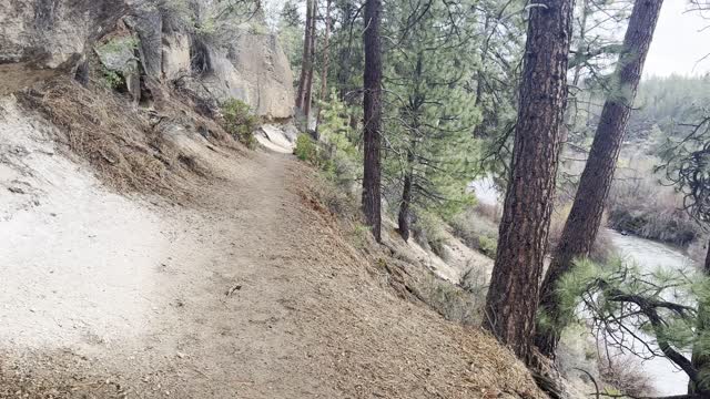 Hiking Steep Section of Deschutes River Trail – Central Oregon – 4K