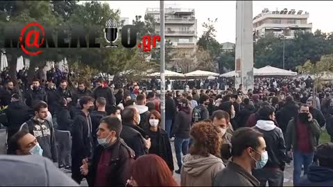 Χιλιάδες κόσμου στη Νέα Σμύρνη