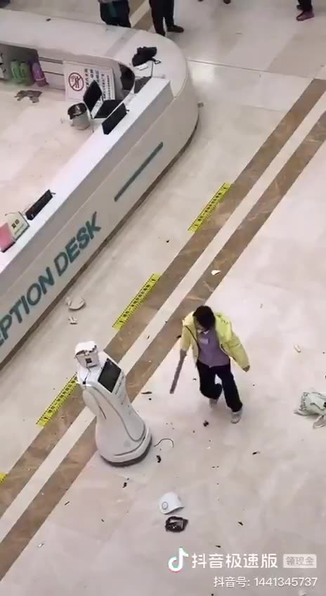 Props To This Woman (Literally) - Take That Fake B*tch DOWN