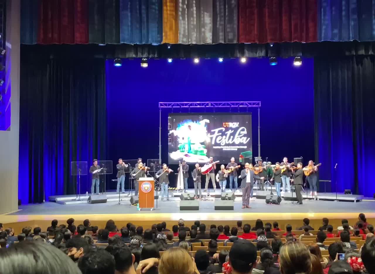 La Que Se Fue ft. Dr. Octavio Moreno & Mariachi Aztlan