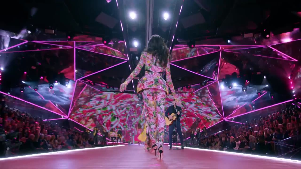 Shawn Mendes - Lost In Japan (Live From The Victoria’s Secret 2018 Fashion Show)