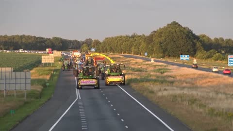 Netherlands: Farmers convoy blockade on highway A37 (July 6, 2022)