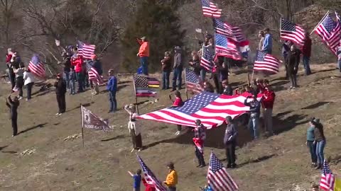 Hundreds show support as trucker convoy rolls through Missouri .