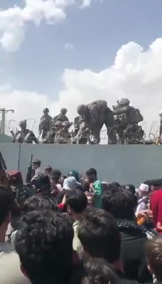 US Marine Hunter Ian Clark rescued a baby in Kabul during the US military withdrawal