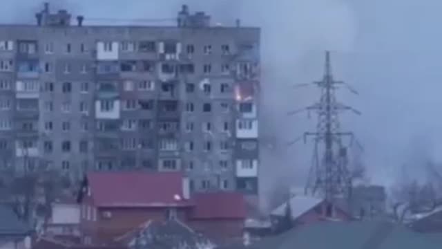 Creepy video of urban fighting in Mariupol. Ukraine