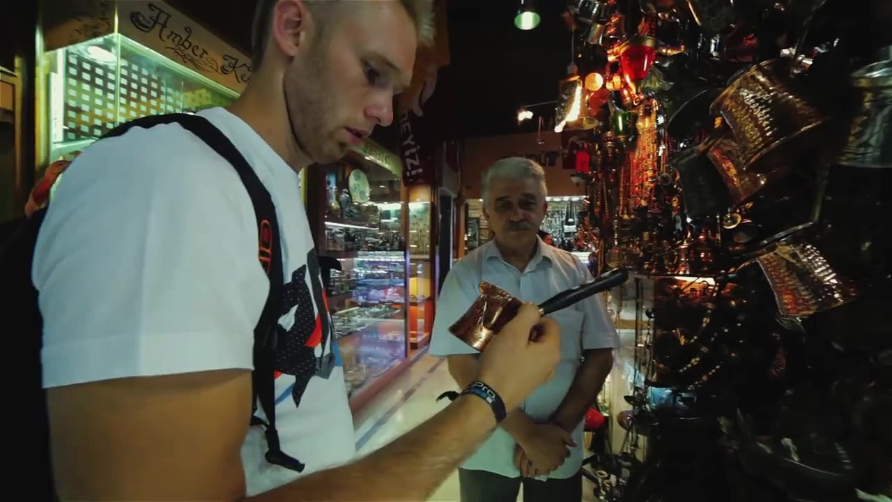 Freestyle biker explores Istanbul