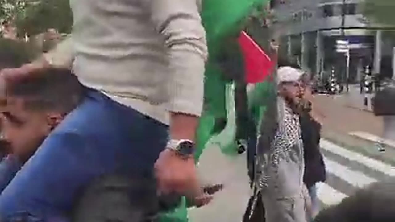 Pro Hamas people cause problems in France.