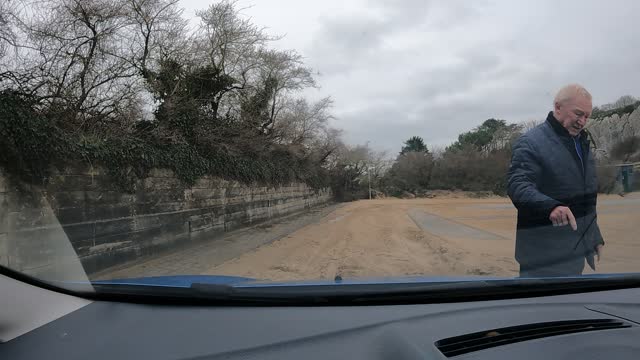 Car got stuck in the sand. Many people came to help me. Tenby Wales 2022