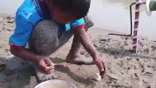 Fish Kaise Pakadte hai?Dekho..