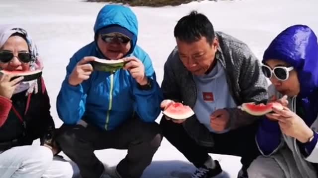 It's so cool for our family to eat watermelon on the snowy mountain