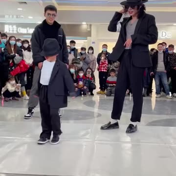 Michael Jackson with child dancer - dangerous